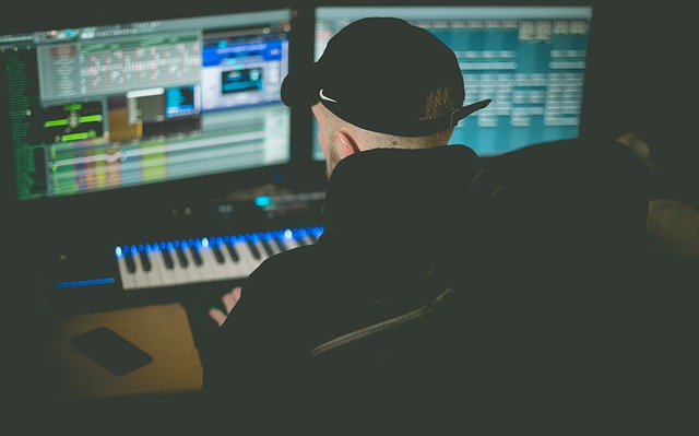 the difference between a beatmaker and a music producer 